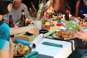Blog-img-5-Ways-to-Eat-Without-Overeating-this-Holiday-Season_640-300x200