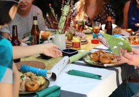 Blog-img-5-Ways-to-Eat-Without-Overeating-this-Holiday-Season_640-300x200
